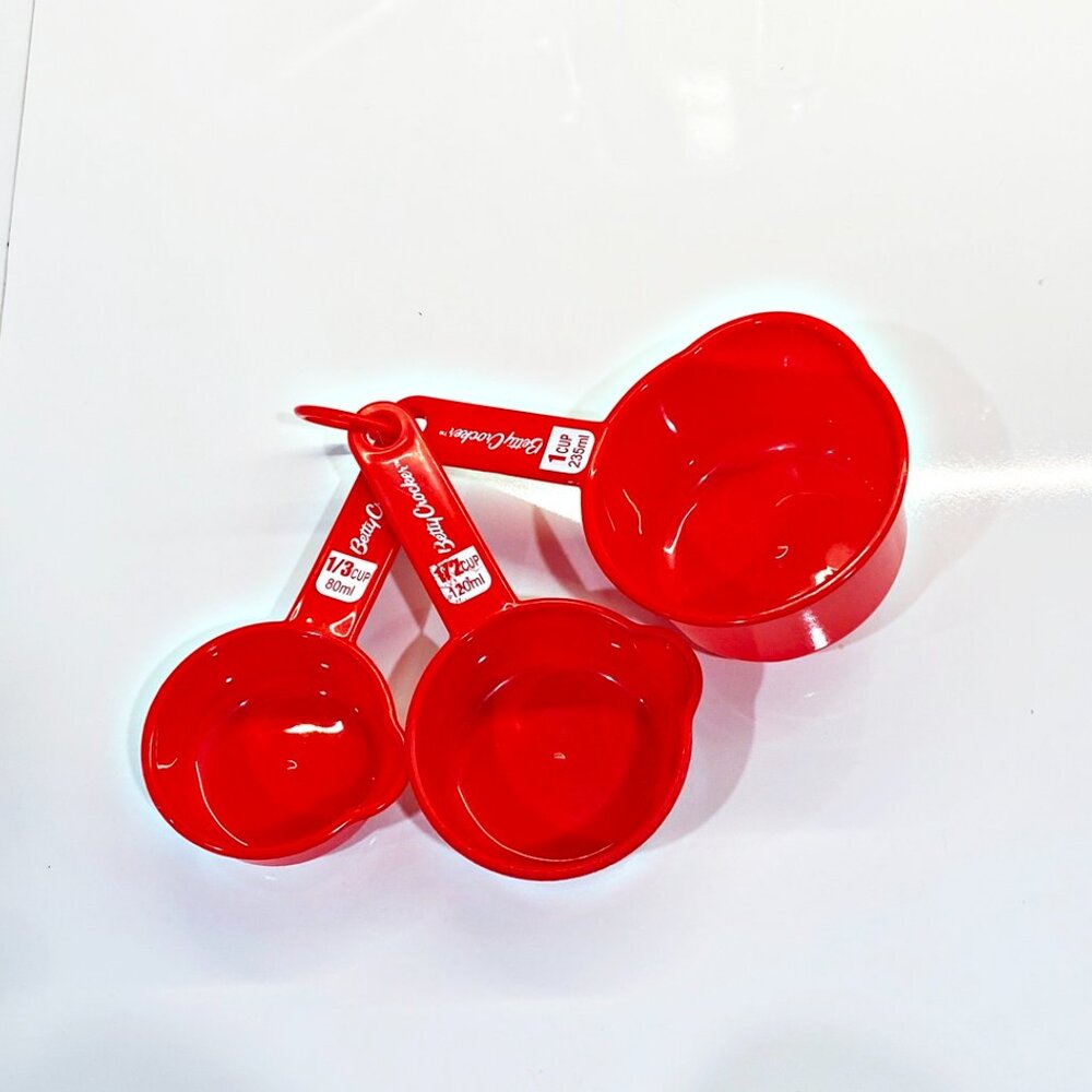 Betty Crocker Measuring Cups Red Plastic Set of 3